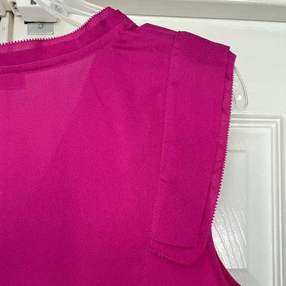 Banana Republic magenta v-neck sleeveless top - Picture 5 of 6